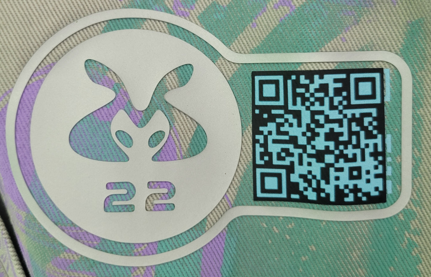 #22 Hyper Silver Snake (Light Jacket, Hyper Print, Large)