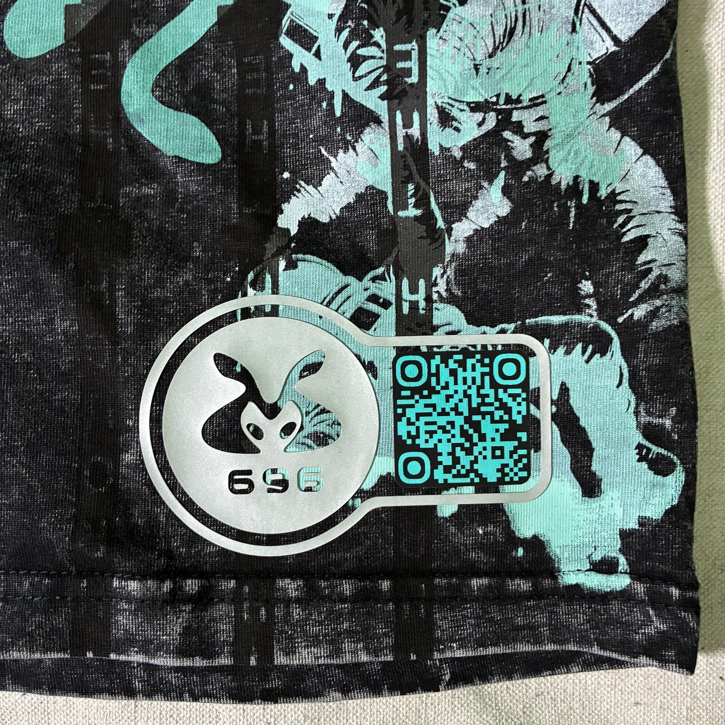 #696 Shattered Visions (Hyperprint, Acidwash, L)