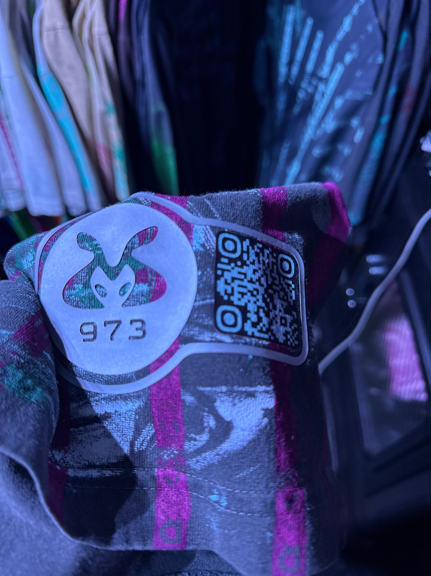 973
