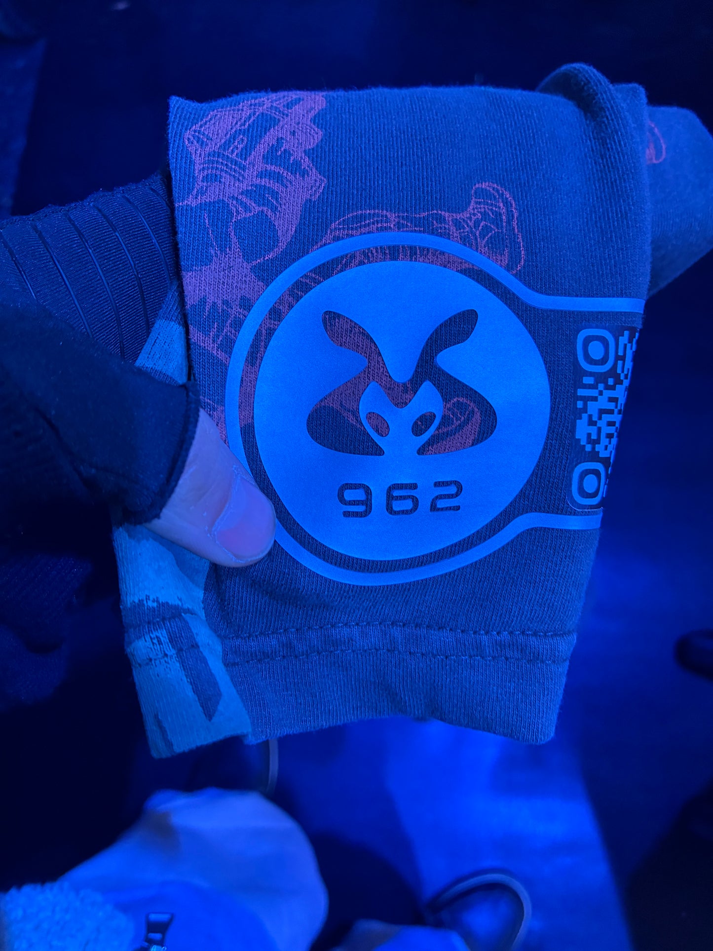 962 L