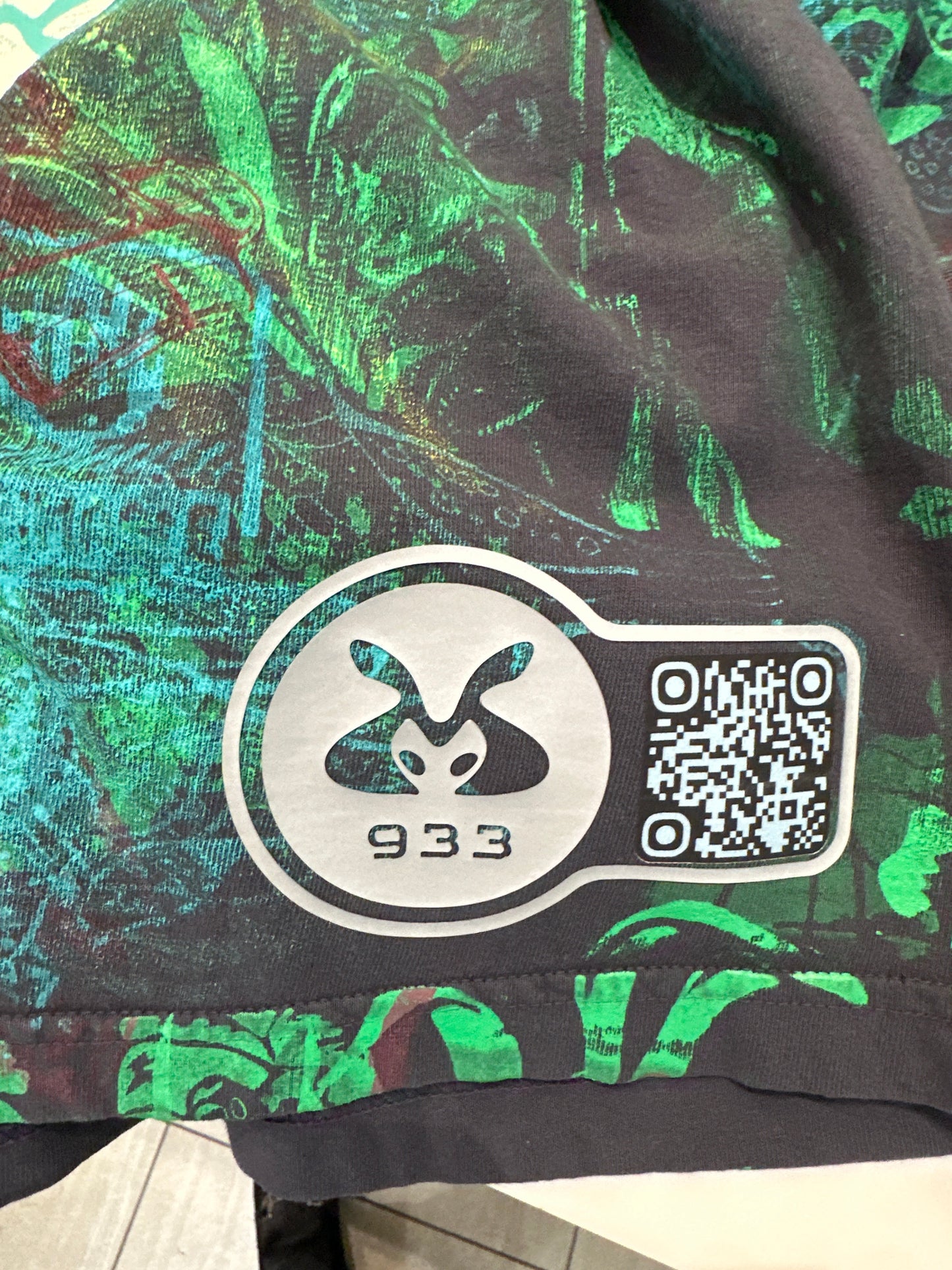 #933