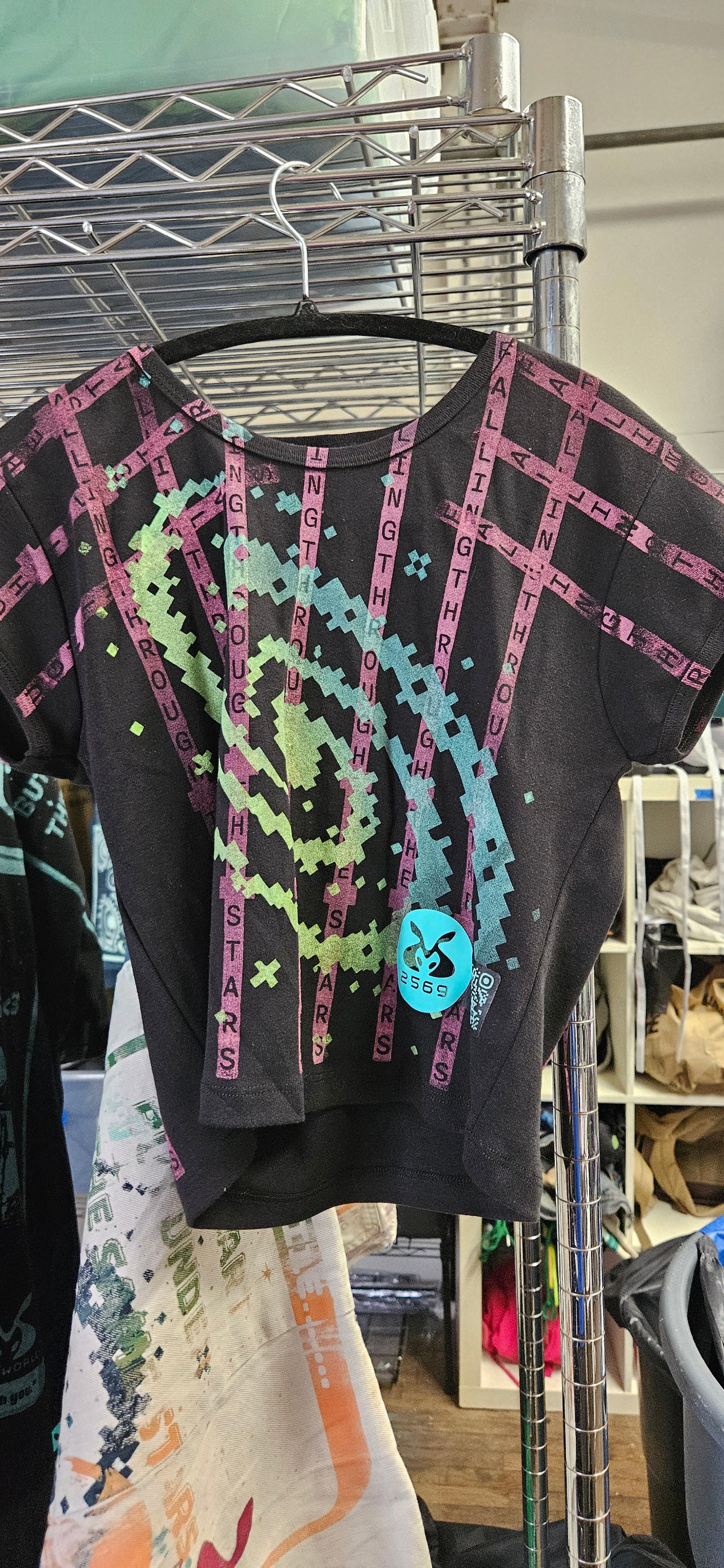 2569